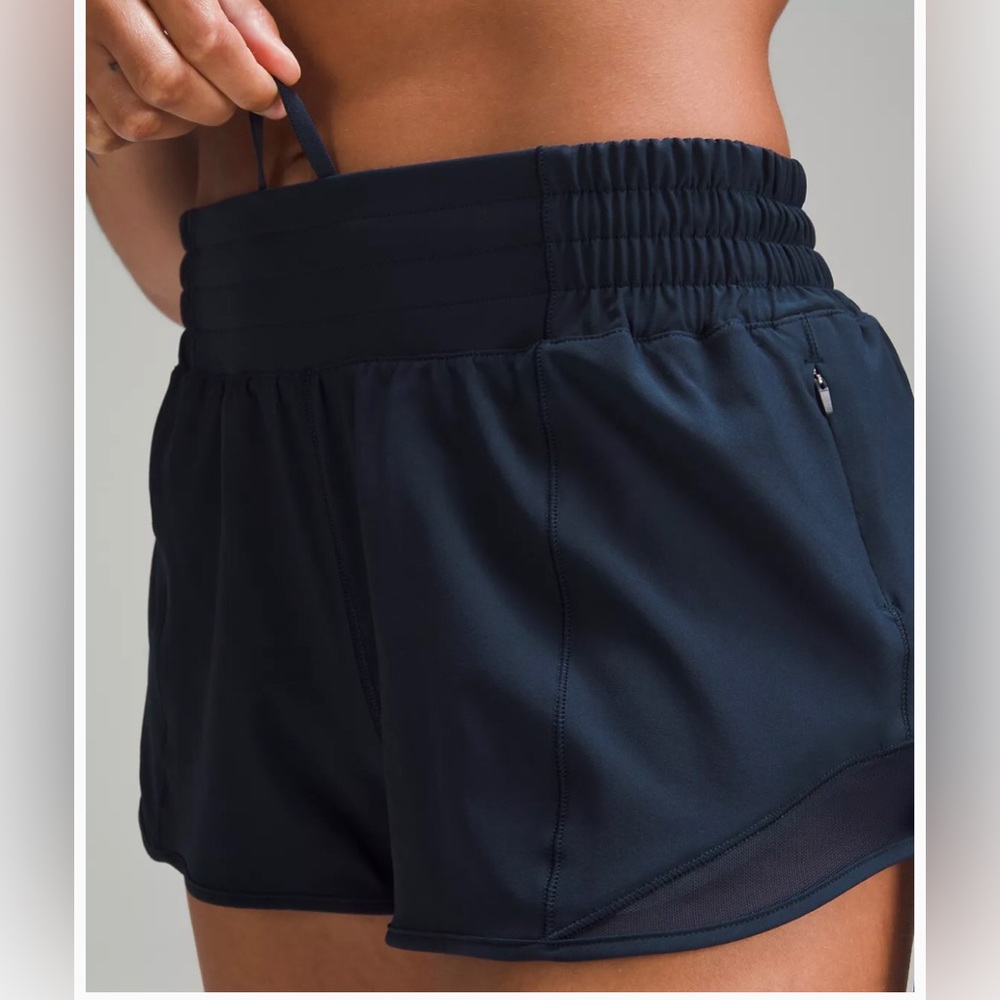 Lululemon NWOT Hotty Hot High Rise Short 2.5”